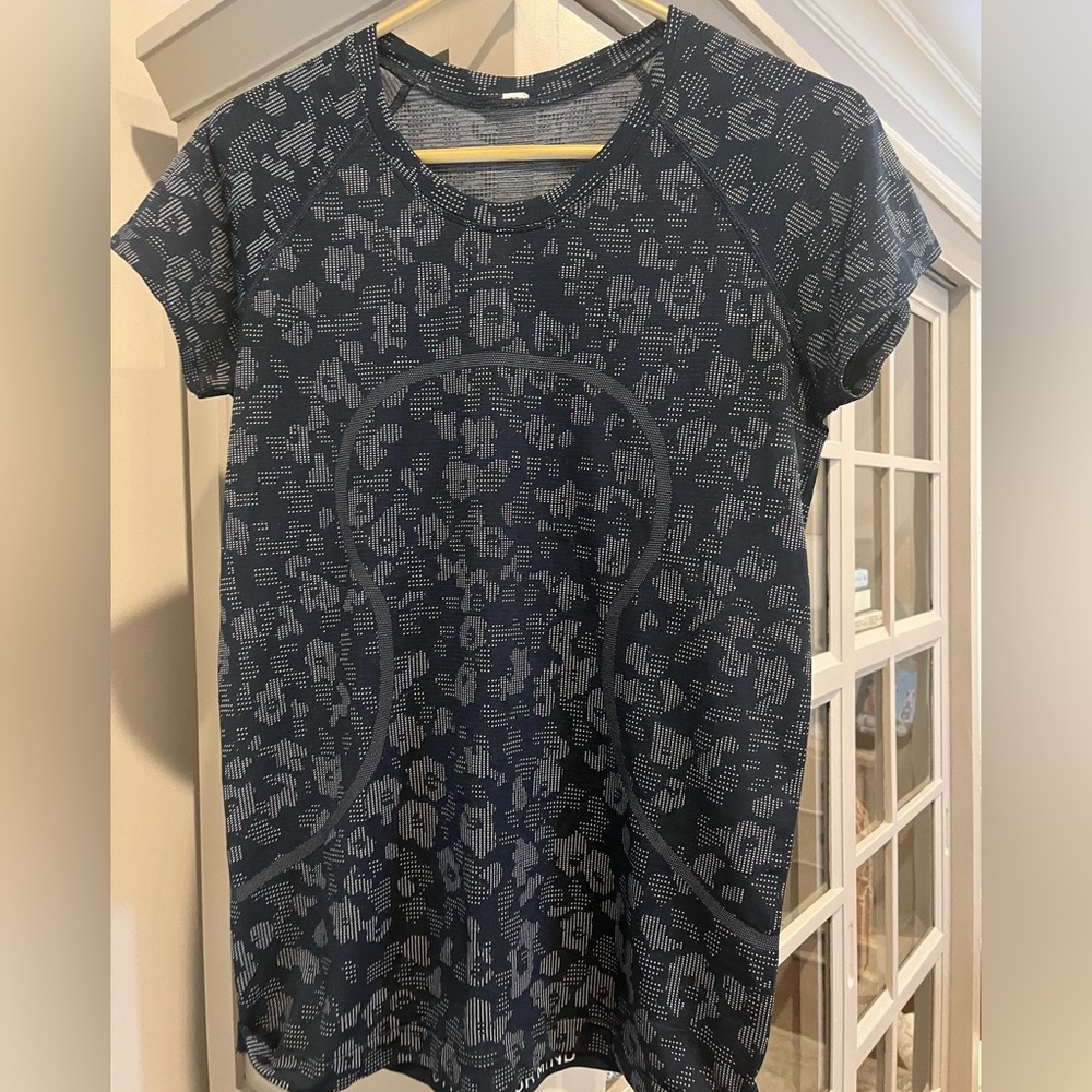 Lululemon Swiftly tech short sleeve size 10